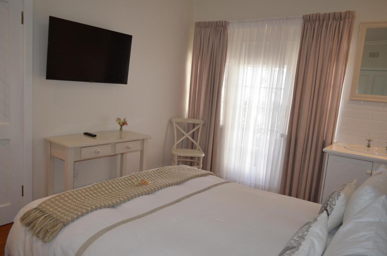 On The Bay Bed & Breakfast พอร์ตเอลิซาเบธ ภายนอก รูปภาพ