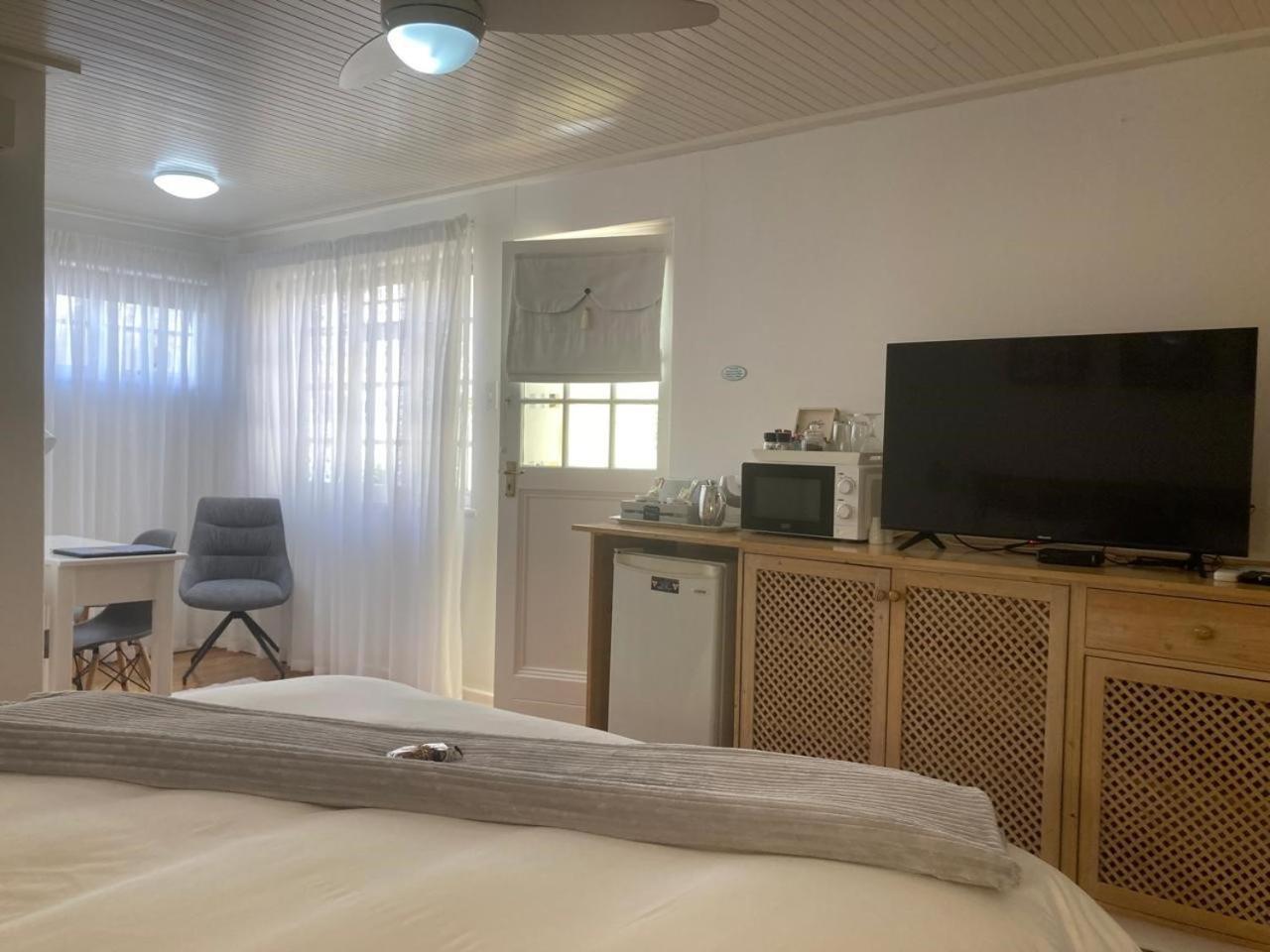On The Bay Bed & Breakfast พอร์ตเอลิซาเบธ ภายนอก รูปภาพ