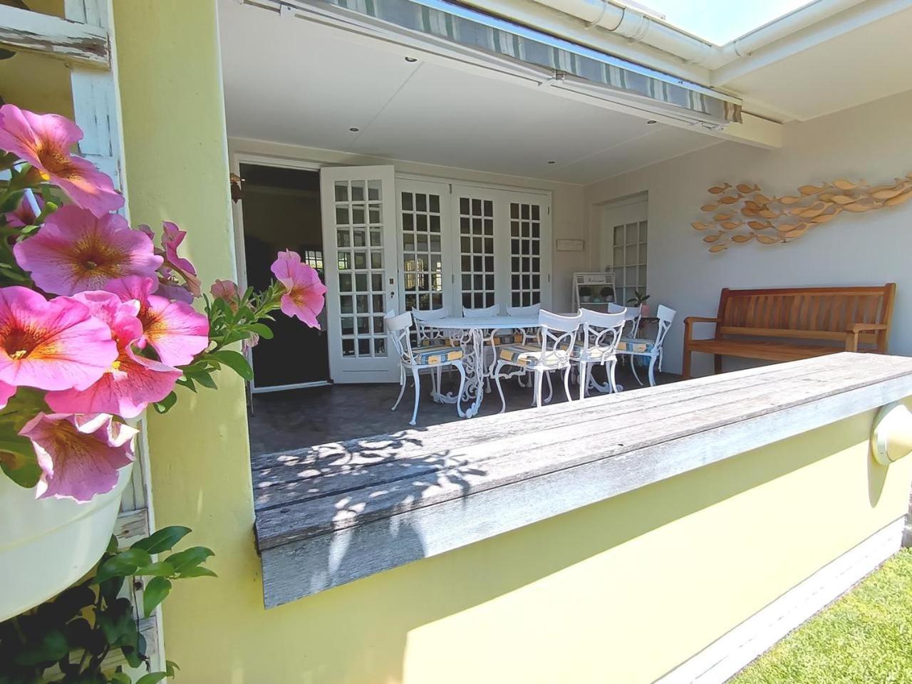 On The Bay Bed & Breakfast พอร์ตเอลิซาเบธ ภายนอก รูปภาพ